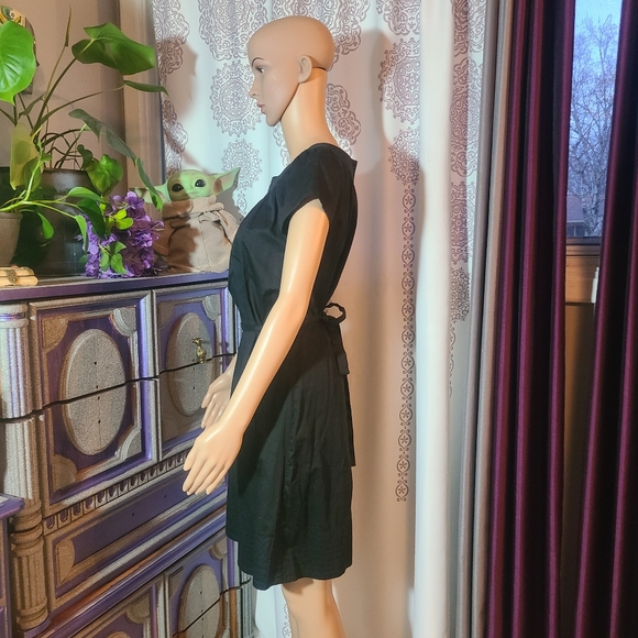 Simple black dress with belt - Picture 7 of 7